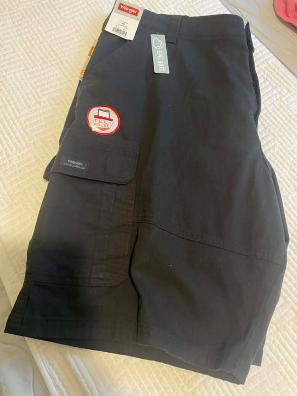 Men Cargo Black Wrangler Shorts Size 40 NWT